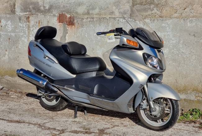 Suzuki skywave 650