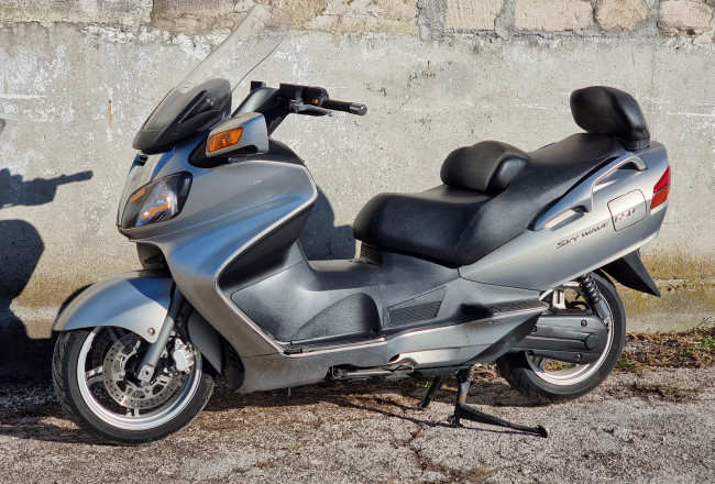 Suzuki skywave 650