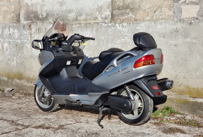 Suzuki skywave 650