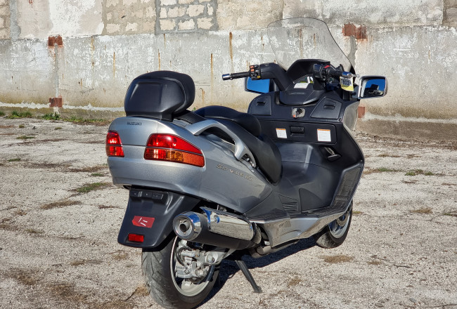 Suzuki skywave 650
