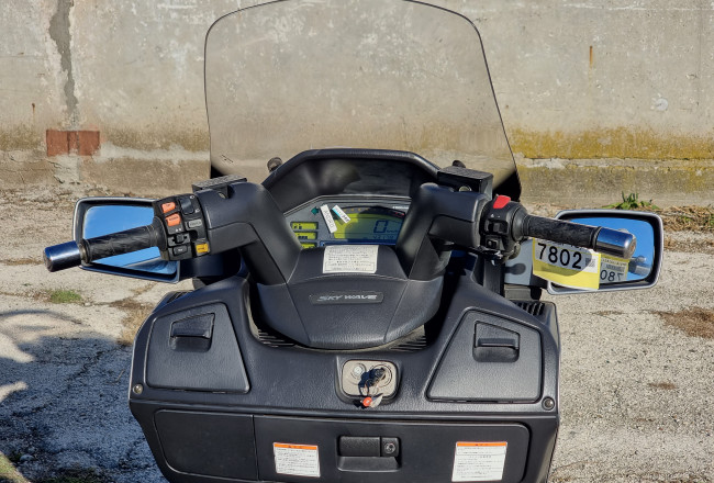 Suzuki skywave 650